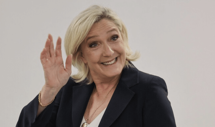 Francia, aperta un indagine per finanziamenti illeciti al partito di Marine Le Pen
