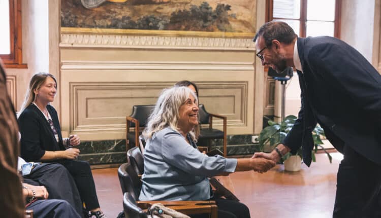 La Regione Toscana ha consegnato il Gonfalone d'argento al coordinamento toscano dei Centri Antiviolenza Tosca