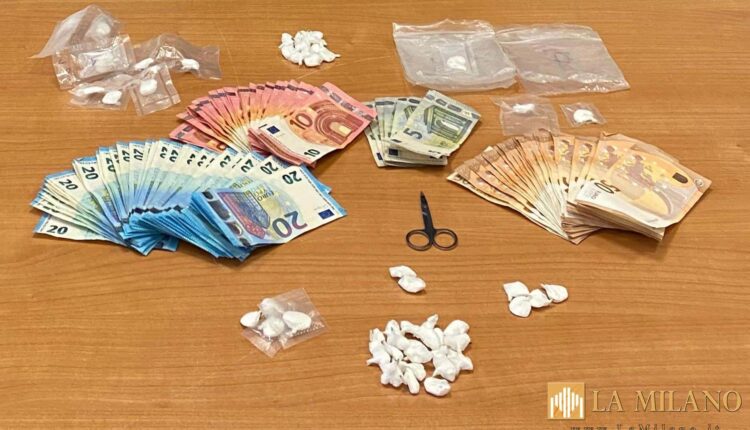 Gricignano d'Aversa, scappa ad un controllo e lancia della droga dal finestrino: arrestato 40enne