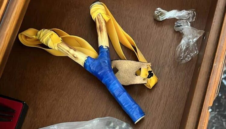 Udine: 35enne sparava pallini di acciaio con una fionda. Ora ha il divieto di ritorno nel comune per tre anni