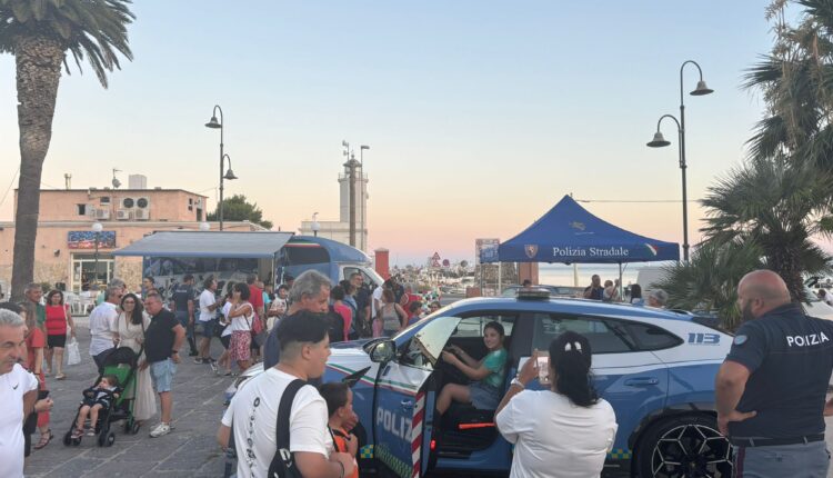 Manfredonia: "E...state con noi 2024" la campagna estiva sulla sicurezza stradale. Presenti la Lamborghini Urus, il Camper Azzurro e il SuperSuv della Polizia 4