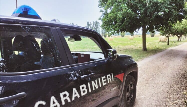 Corciano, 22enne precipita dal settimo piano e cade su un'auto parcheggiata