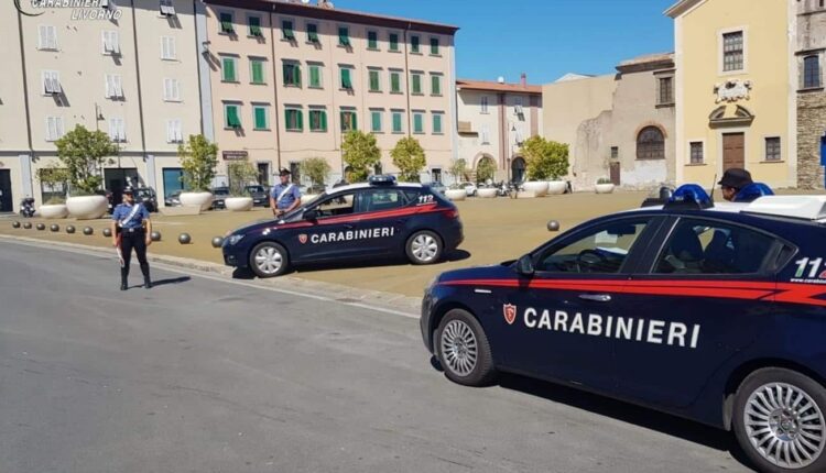 Livorno: aggredisce fisicamente una sua vicina di case e le ruba la tessera del reddito di inclusione. Denunciata donna di quarant'anni