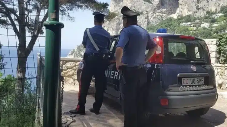 Massa Lubrense: controlli agli stabilimenti balneari e nei cantieri, focus dei Carabinieri sulla sicurezza sul lavoro.