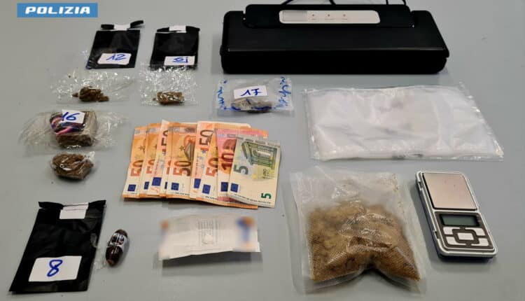 Milano: oltre un chilo di droga in auto e nel box, la Polizia di Stato arresta 32enne.