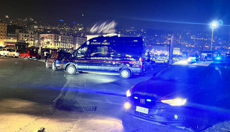 Napoli: controlli dei Carabinieri nella movida giovanile tra bugie e senza casco.