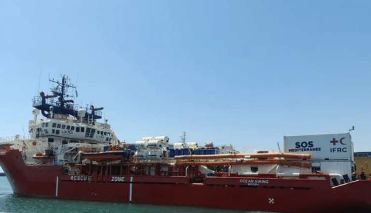 Napoli, fermati 4 scafisti arrivati con la Ocean Viking