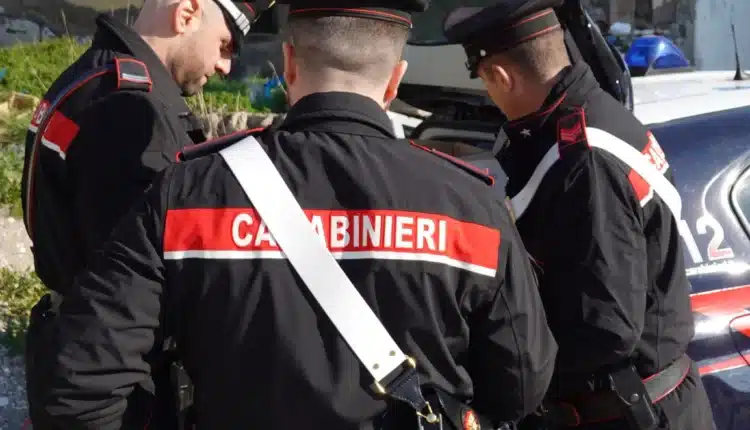 Napoli: truffa agli anziani, 21enne in manette anche per aver colpito i carabinieri.
