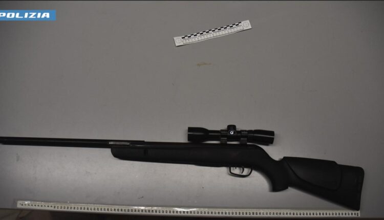 Novara: lesioni e minacce con il fucile nei confronti della moglie, la Polizia di Stato esegue una misura cautelare.