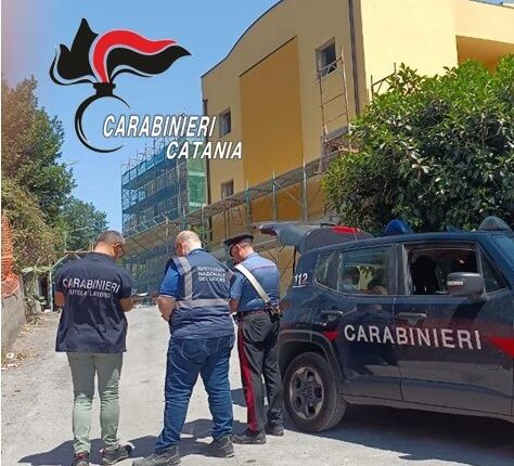Piedimonte Etneo: ancora lavoro nero in cantiere, attività sospesa e sanzioni per quasi 10mila euro.