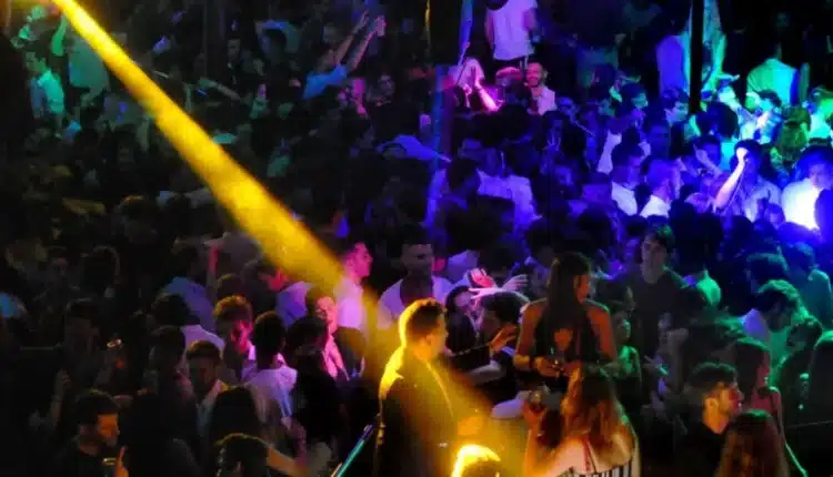Pozzuoli: discoteca inagibile, organizzata serata con centinaia di persone, sequestrata dai Carabinieri. 