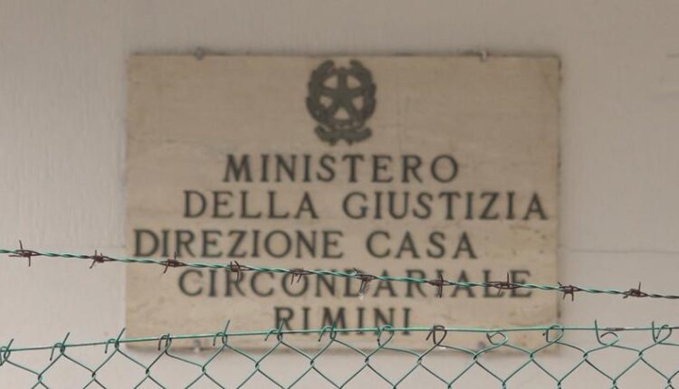 Rimini: è stato sottoposto a fermo d’indiziato di delitto 36enne italiano, indagato per rapina aggravata. 