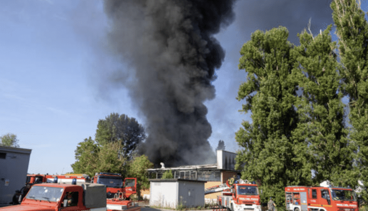 Rogo in una azienda di plastica nel Ferrarese 2 operai feriti