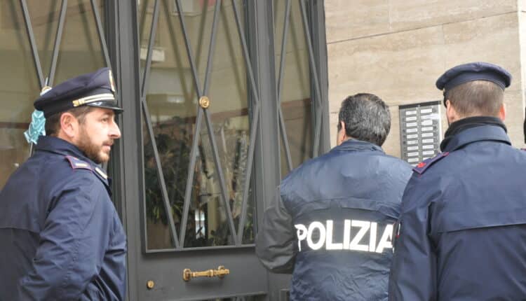 Roma: eseguita un'ordinanza di applicazione della misura cautelare della custodia in carcere nei confronti di un 65enne italiano, indiziato del reato di stalking condominiale.