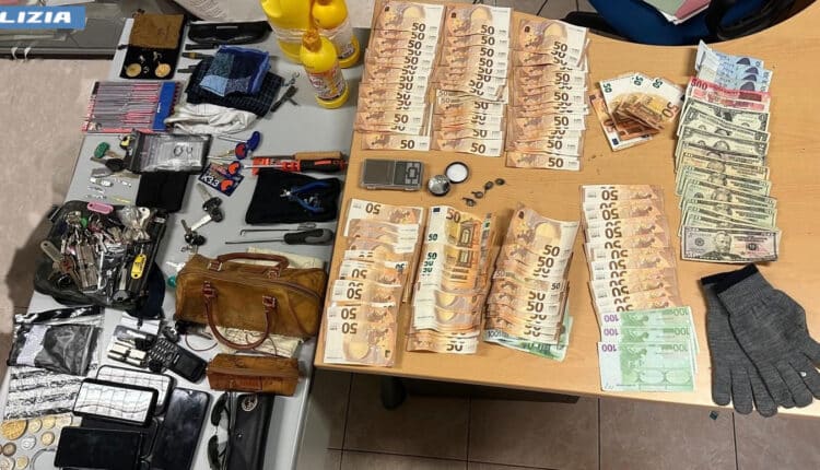 Roma: sorpresi con gioielli di valore, grimaldelli e bottiglie di acido utilizzato per forzare le serrature, la Polizia di Stato ha sottoposto a fermo di indiziato di delitto tre cittadini georgiani.