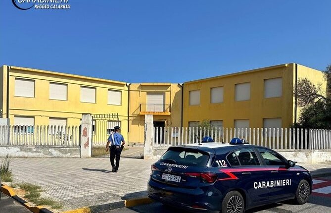 San Ferdinando: scuola elementare vandalizzata, denunciati dai Carabinieri 4 minori.