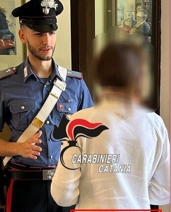 San Pietro Clarenza: litiga con la ex e le rompe la porta di casa: lei si salva grazie a un cancelletto in ferro, arrestato.