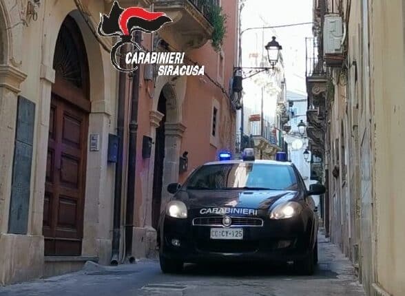 Siracusa: sotto la minaccia di un cacciavite prima tenta di rapinare un edicolante e poi rapina un tabaccaio.