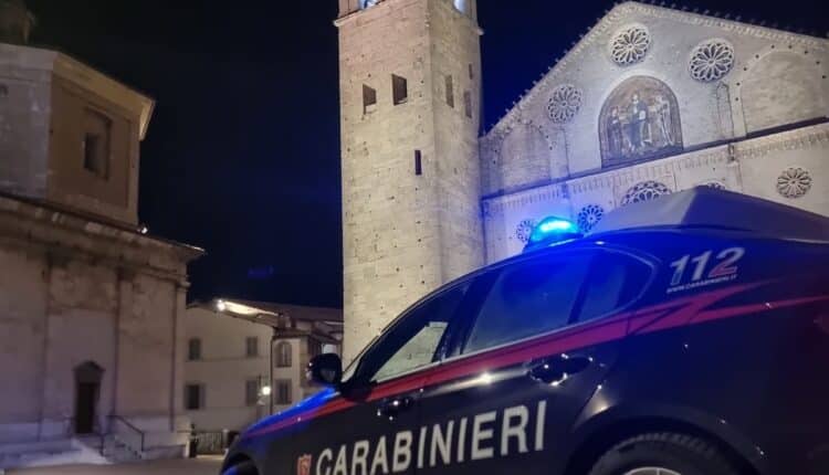 Spoleto: accoltellato mortalmente un giovane al culmine di litigio, i Carabinieri arrestano un 42enne.