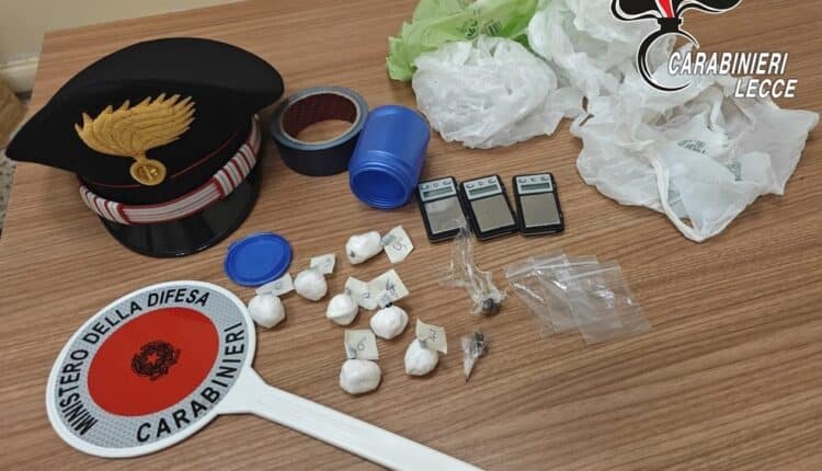 Taviano: nascondeva droga in casa e nel giardino, arrestato presunto spacciatore.