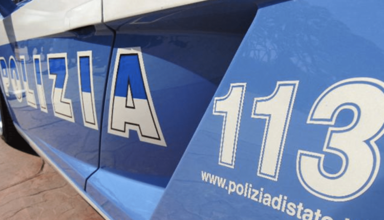 Torre Annunziata, a volto coperto e armati nel lido panico tra i bagnanti