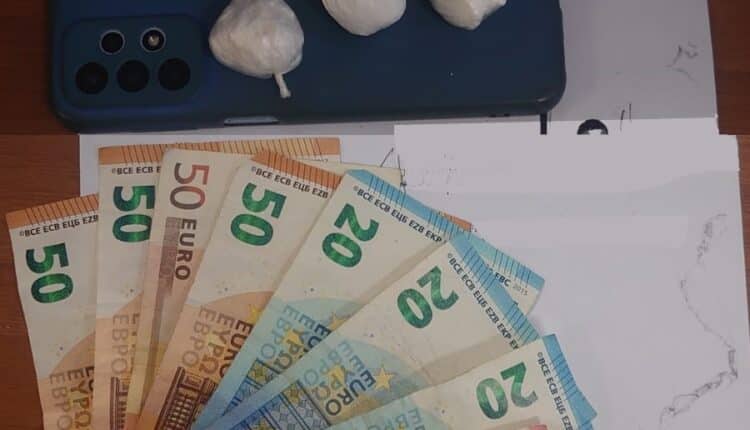 Udine: controlli antidroga della Questura, arrestato un cittadino pakistano con 20 grammi di cocaina, nonostante il tentativo di fuga.