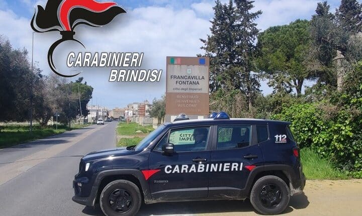 Villa Castelli: minaccia di morte e strattona una donna per farsi consegnare le chiavi della sua autovettura per poi fuggire, arrestato.