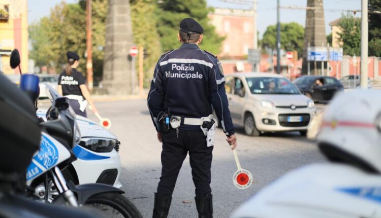 Napoli: investe una giovane donna e si da alla fuga. Arrestato 24enne