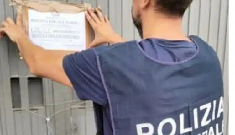 Reati ambientali: sequestrato capannone industriale a Napoli, denunciato un uomo.