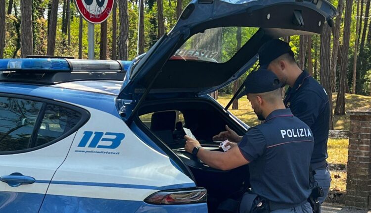 Lignano Sabbiadoro, entra in casa per rubare e molesta la ragazza nel sonno: arrestato un uomo