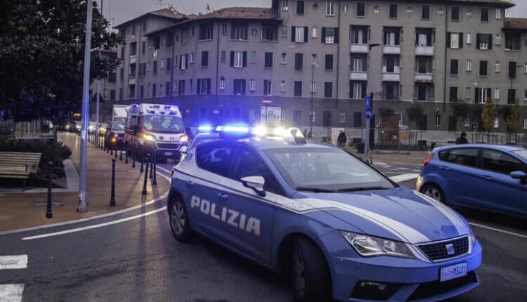 Milano: ruba un portafoglio all'interno di un furgono grazie ad un disturbatore di frequenza. Arrestato 33enne