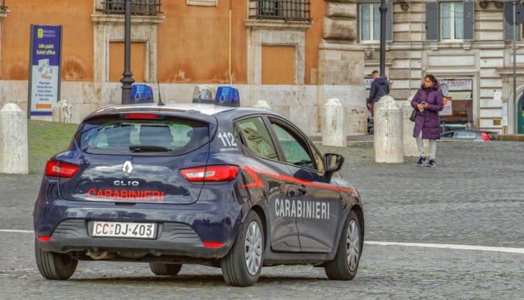 Napoli, sequestrato un alloggio del Comune trasformato in bunker