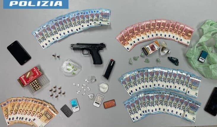 Taranto, spacciavano all'interno di un mercato ortofrutticolo: arrestati un 49enne e un 33enne