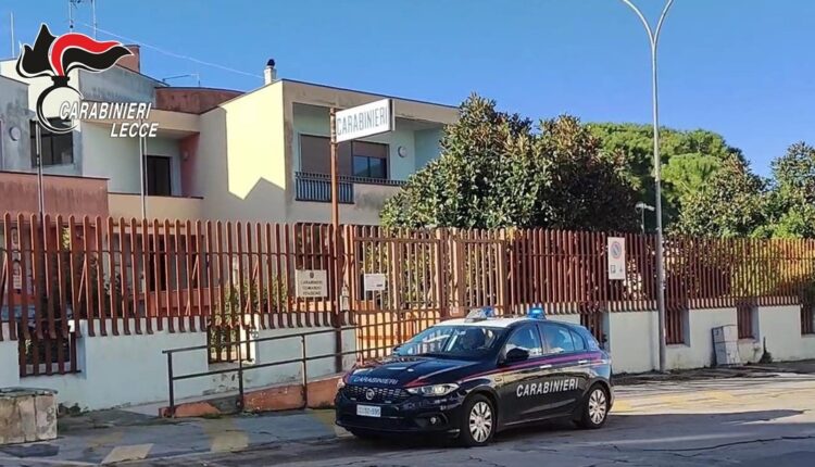 Ugento, fermata per un controllo, nasconde 10g di cocaina nella pettorina del cane: arrestata una donna