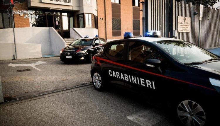 Modena: colpisce al capo, con un ramo, una donna. Minorenne identificato dai Carabinieri grazie ad una foto