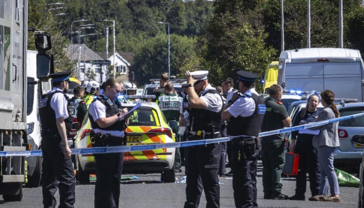 Liverpoll, due bambine accoltellate e uccise mentre fanno yoga e 9 feriti. Regno Unito sotto choc