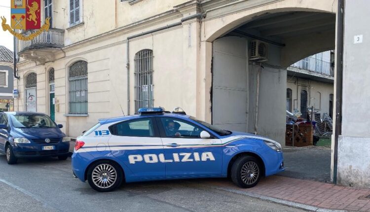 Vercelli: aggredisce dipendenti di un supermercato e gli agenti di Polizia. Arrestato 28enne