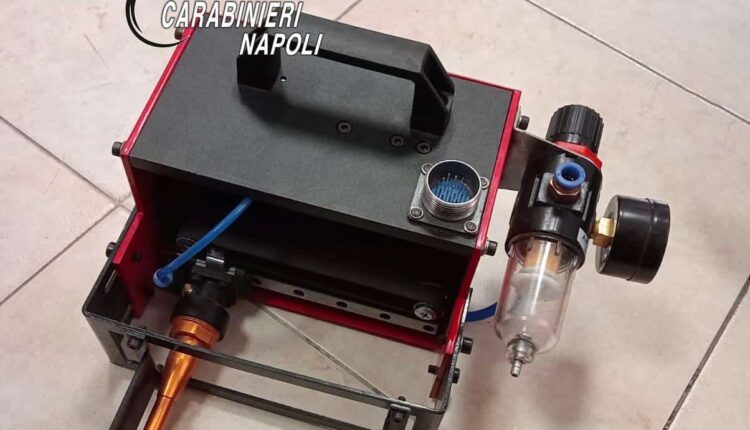 Trecase. 5 persone fermate dai Carabinieri: chiavi di auto clonate e un punzonatore laser per modificare i telai