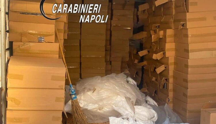 Scampia, maxi sequestro di sigarette di contrabbando