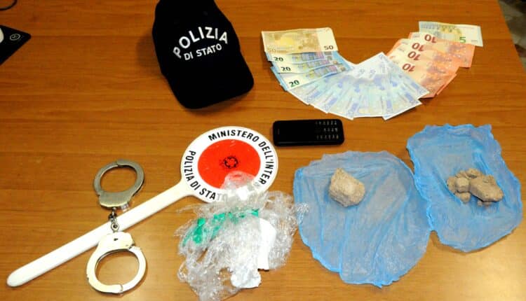 Rimini: trovati in possesso di 61 involucri contenenti cocaina. Arrestati un 22enne e un 26enne