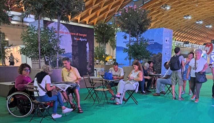 Regione Liguria al Meeting per l'Amicizia fra i Popoli accoglie i visitatori in "Piazza Liguria" dove si può godere di uno spazio alberato che offre una panoramica delle più suggestive vedute liguri