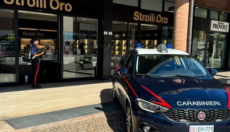 Casalecchio di Reno: rapina a mano armata in una gioielleria. Arrestato un uomo già noto alle forze dell'ordine