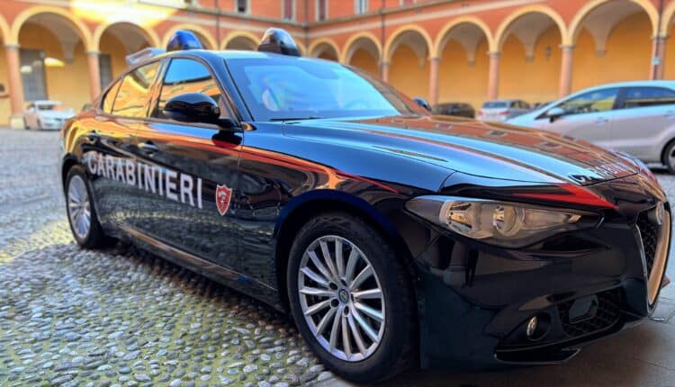 Bologna: urla, insulta e minaccia la madre 63enne. Arrestato 24enne per atti persecutori