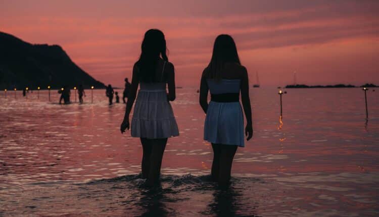 Pesaro: "Candele sotto le stelle" I 10Km di spiaggia da Pesaro a Gabicce, passando per Gradara, si illuminano della magia di 20 quintali di candele nella notte di San Lorenzo5