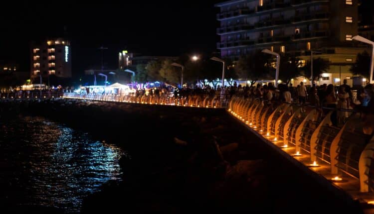 Pesaro: "Candele sotto le stelle" I 10Km di spiaggia da Pesaro a Gabicce, passando per Gradara, si illuminano della magia di 20 quintali di candele nella notte di San Lorenzo7