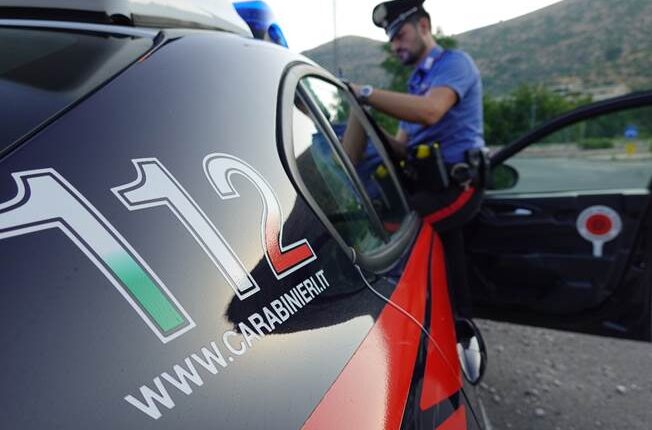 Carinola: in preda all'ira esplode tre colpi di fucile in direzione dell'abitazione di due coniugi, arrestato dai Carabinieri.