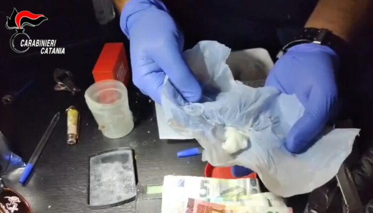 Catania: gestisce una piazza di spaccio nel quartiere San Cristoforo, arrestato pusher catanese.