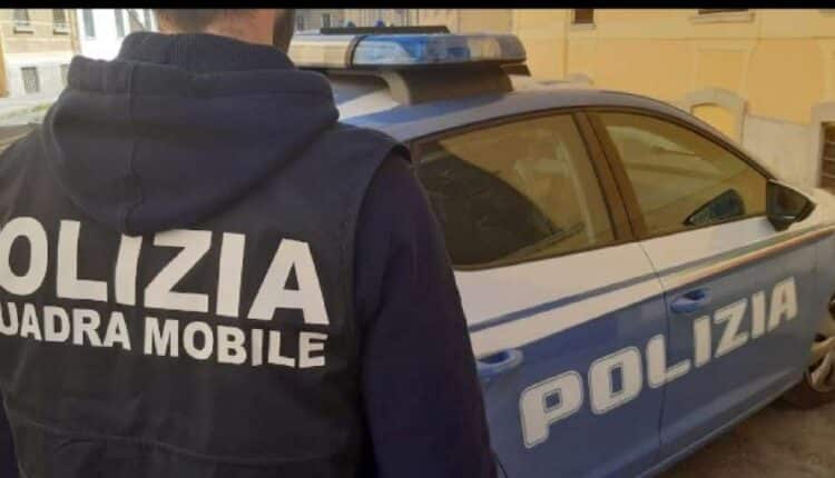Pordenone: nonostante il divieto di avvicinamento, un 47enne si apposta sotto casa dell'ex compagna e l'aggredisce brutalmente tentando di strangolarla. Arrestato dalla Polizia