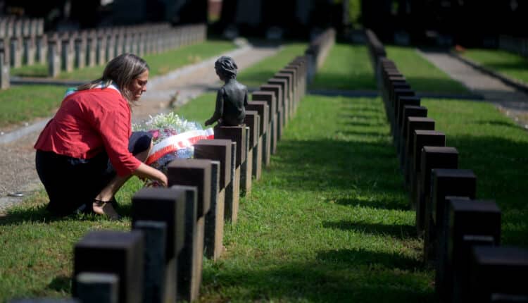 Milano: 80° anniversario dell'eccidio di Piazzale Loreto, l'omaggio ai 15 partigiani uccisi26