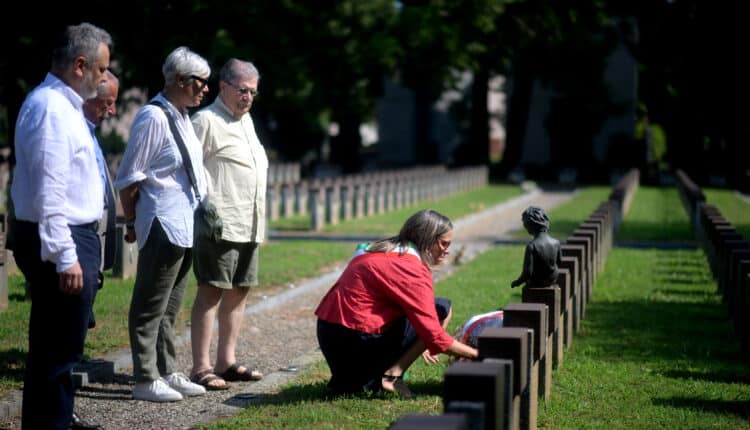 Milano: 80° anniversario dell'eccidio di Piazzale Loreto, l'omaggio ai 15 partigiani uccisi